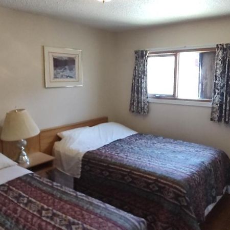 Lac Le Jeune Nature Resort Logan Lake Esterno foto