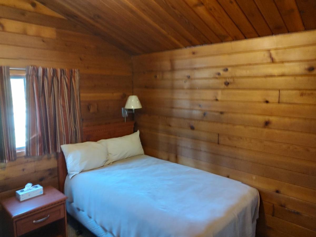 Lac Le Jeune Nature Resort Logan Lake Esterno foto