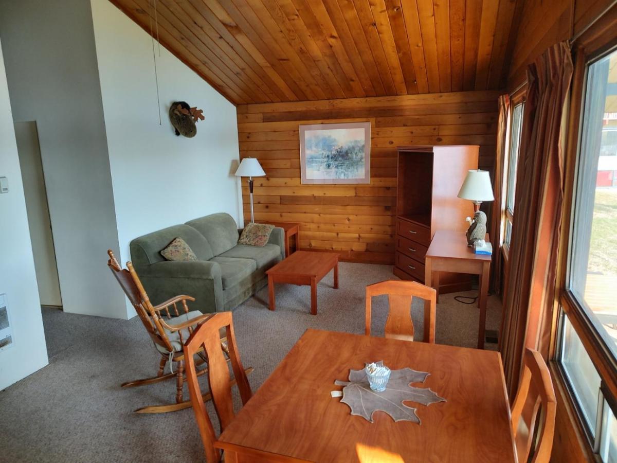Lac Le Jeune Nature Resort Logan Lake Esterno foto