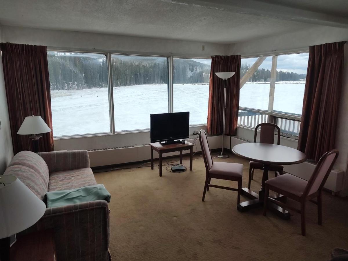 Lac Le Jeune Nature Resort Logan Lake Esterno foto