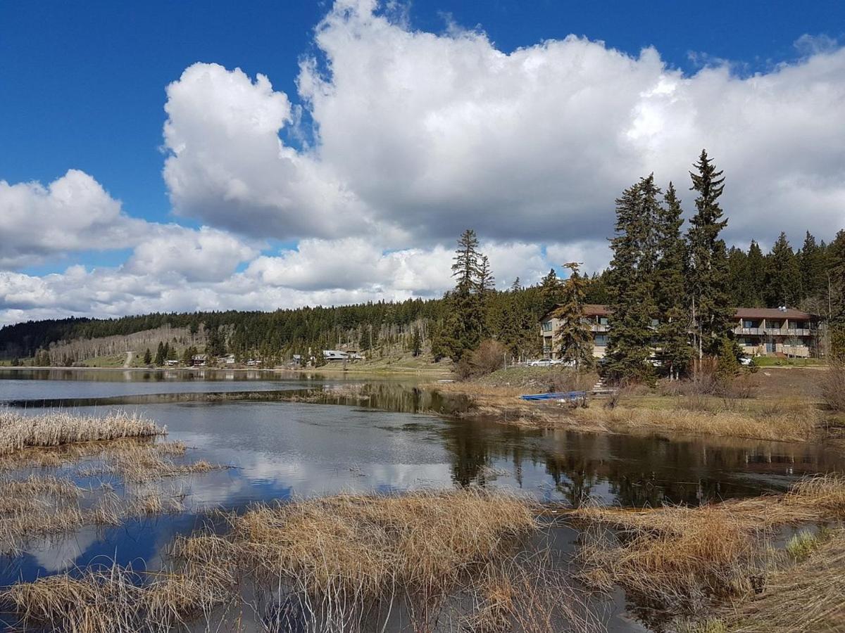 Lac Le Jeune Nature Resort Logan Lake Esterno foto
