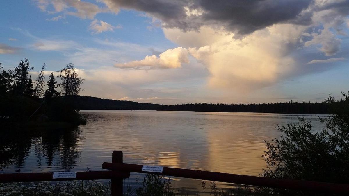Lac Le Jeune Nature Resort Logan Lake Esterno foto