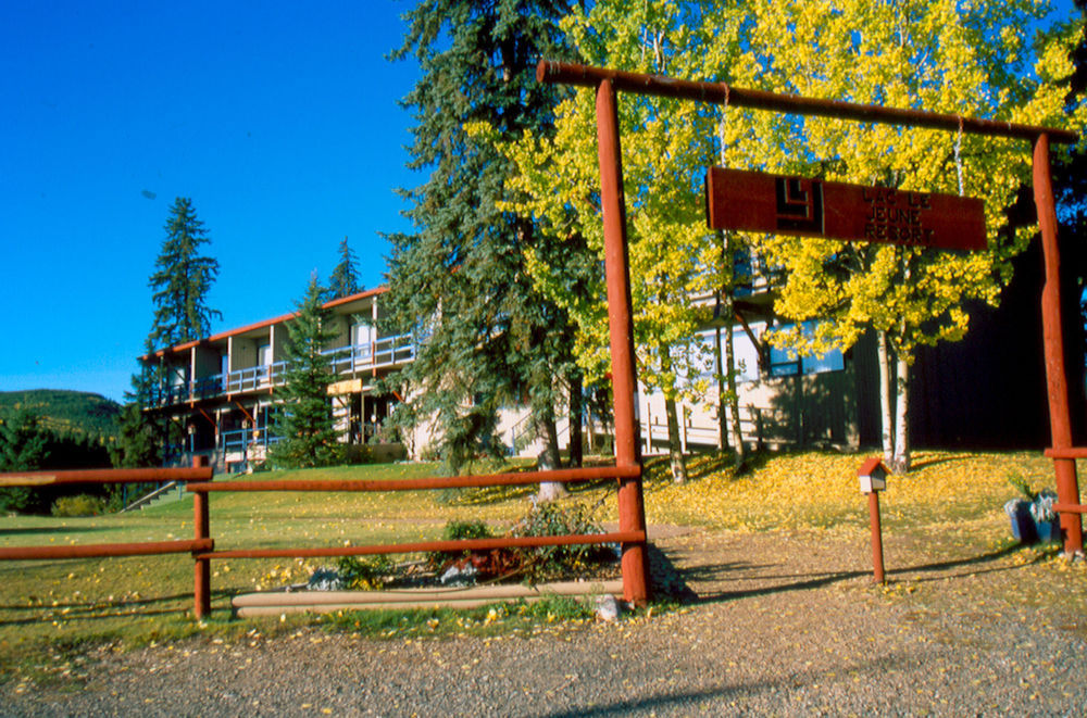 Lac Le Jeune Nature Resort Logan Lake Esterno foto